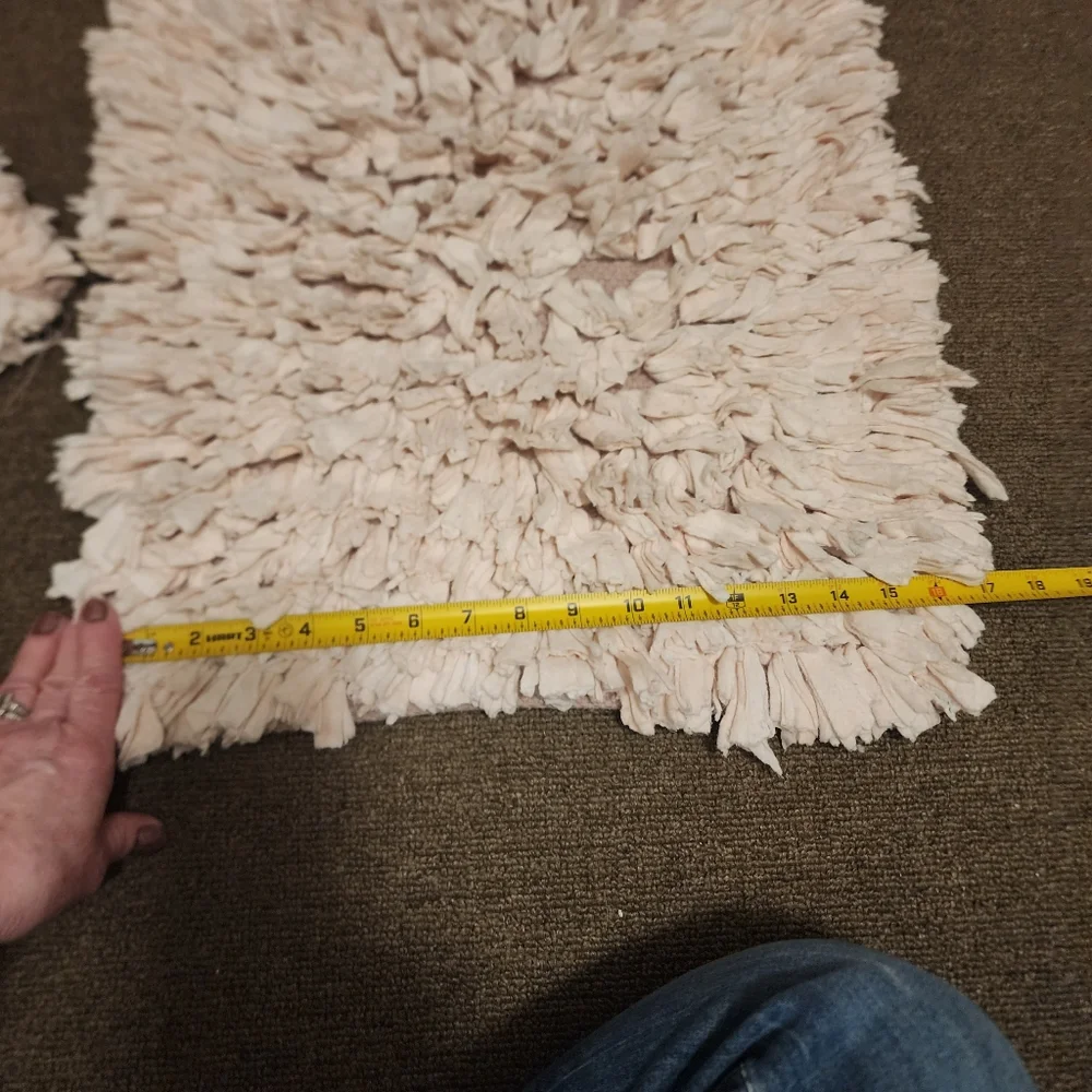 Luxurious Pink Bath Mat Super Cute Verily Used. 2 Bath Mats